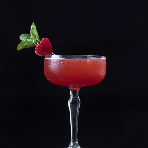 strawberry-vanilla-daiquiri-cocktail-for-valentines-days
