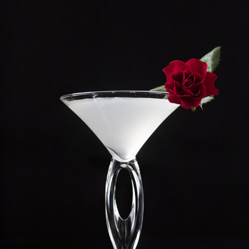 white-winter-cosmopolitan-cocktail-for-valentines-days
