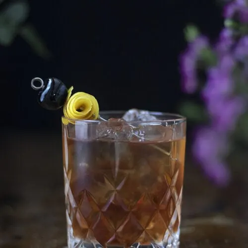 sazerac-classic-cocktail-with-cherry-and-lemon-twist